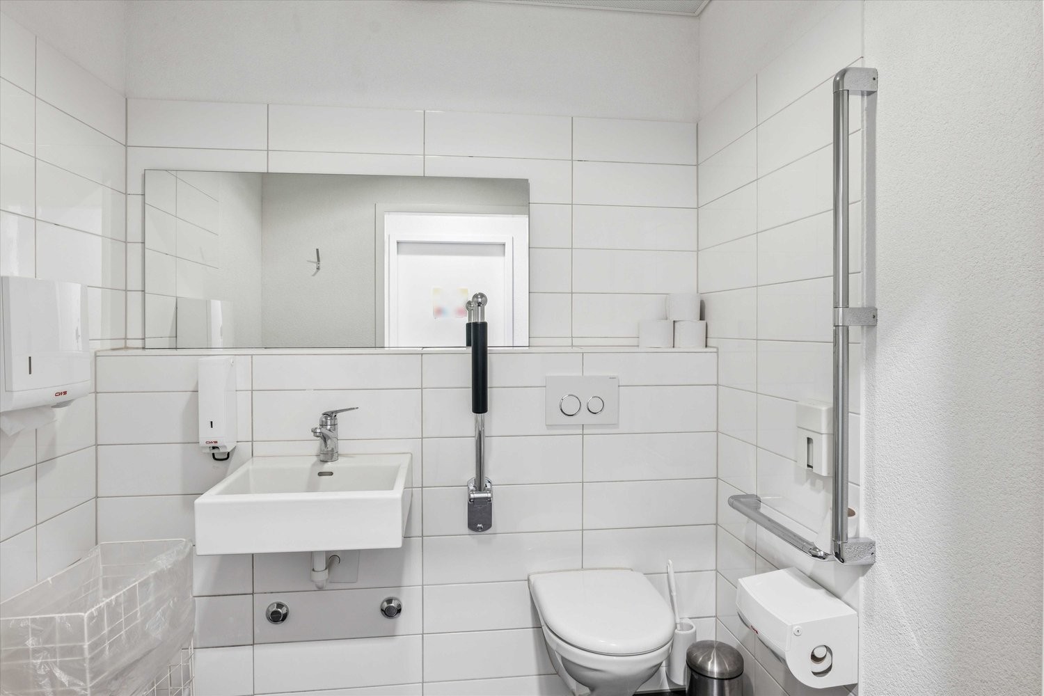 381m² office, photo 3 of 6