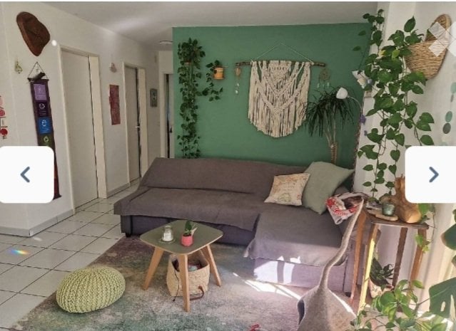 Appartamento di 3 locali
Cucina e sala aperte
2 camere da letto
1 bagno
1 locale lavatrice
Balcone
Ripostiglio
Posteggio
Riscaldamento e acqua calda compresi
A 10 minuti da Locarno
Libero dal 1 novembre