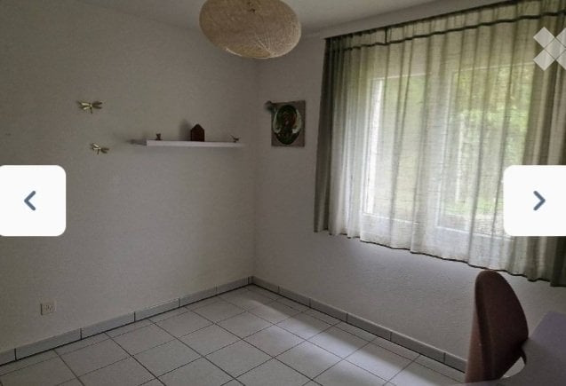 Appartamento di 3 locali
Cucina e sala aperte
2 camere da letto
1 bagno
1 locale lavatrice
Balcone
Ripostiglio
Posteggio
Riscaldamento e acqua calda compresi
A 10 minuti da Locarno
Libero dal 1 novembre