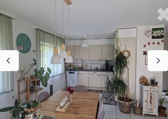Appartamento di 3 locali
Cucina e sala aperte
2 camere da letto
1 bagno
1 locale lavatrice
Balcone
Ripostiglio
Posteggio
Riscaldamento e acqua calda compresi
A 10 minuti da Locarno
Libero dal 1 novembre