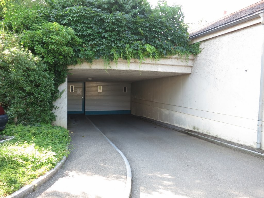 Covered bike parking, Foto 1 von 4
