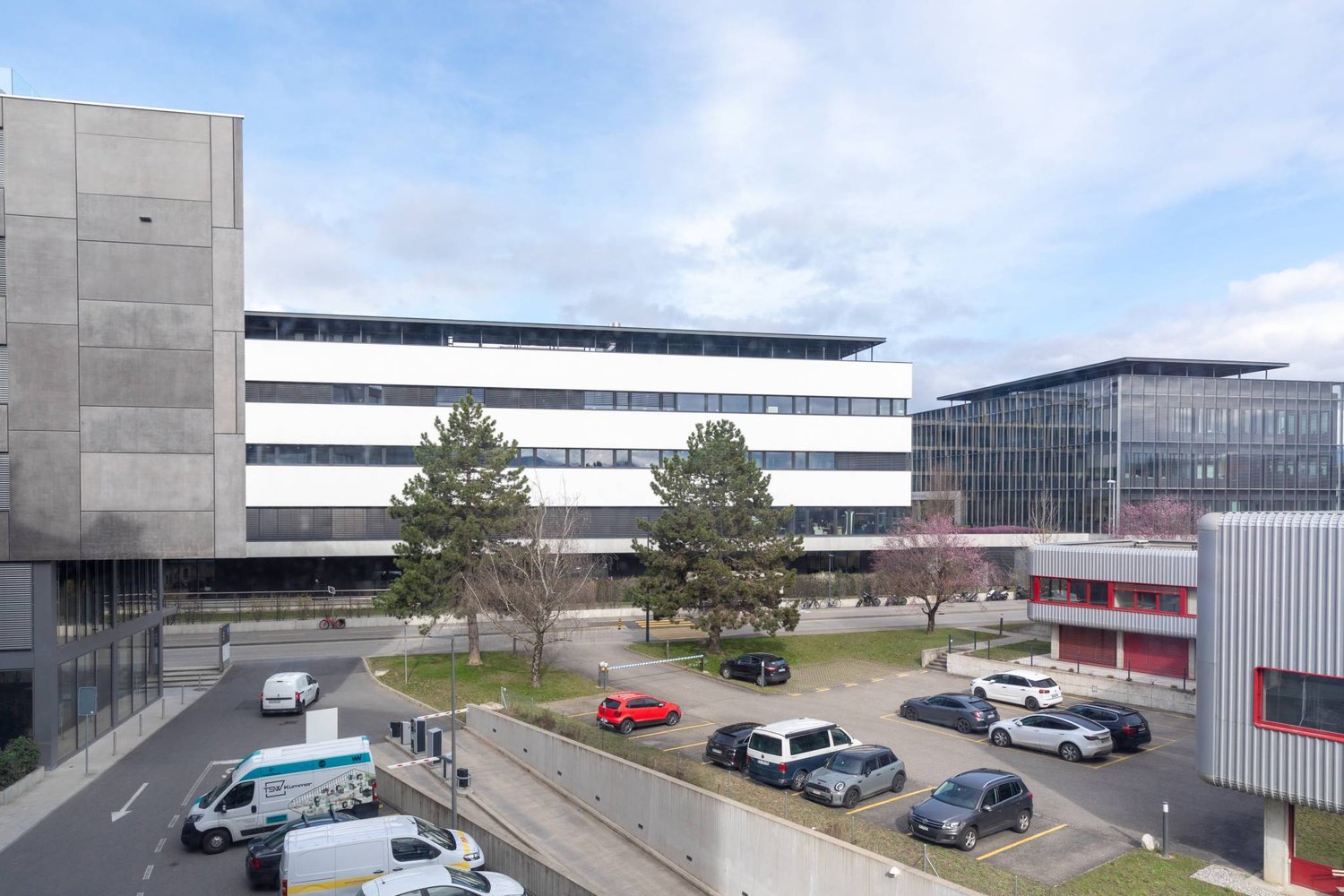 300m² office
