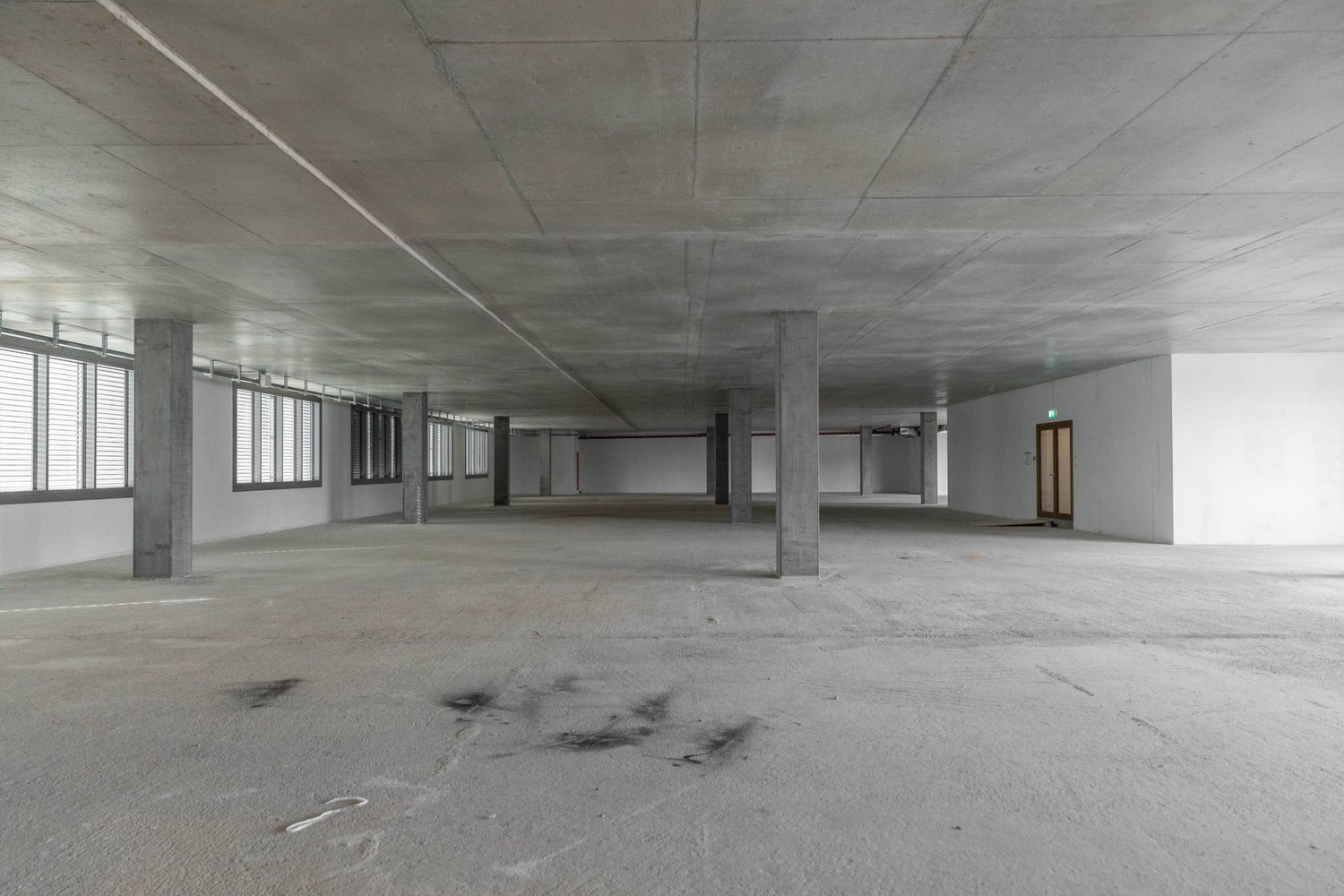 300m² office