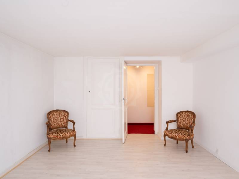 50m² office