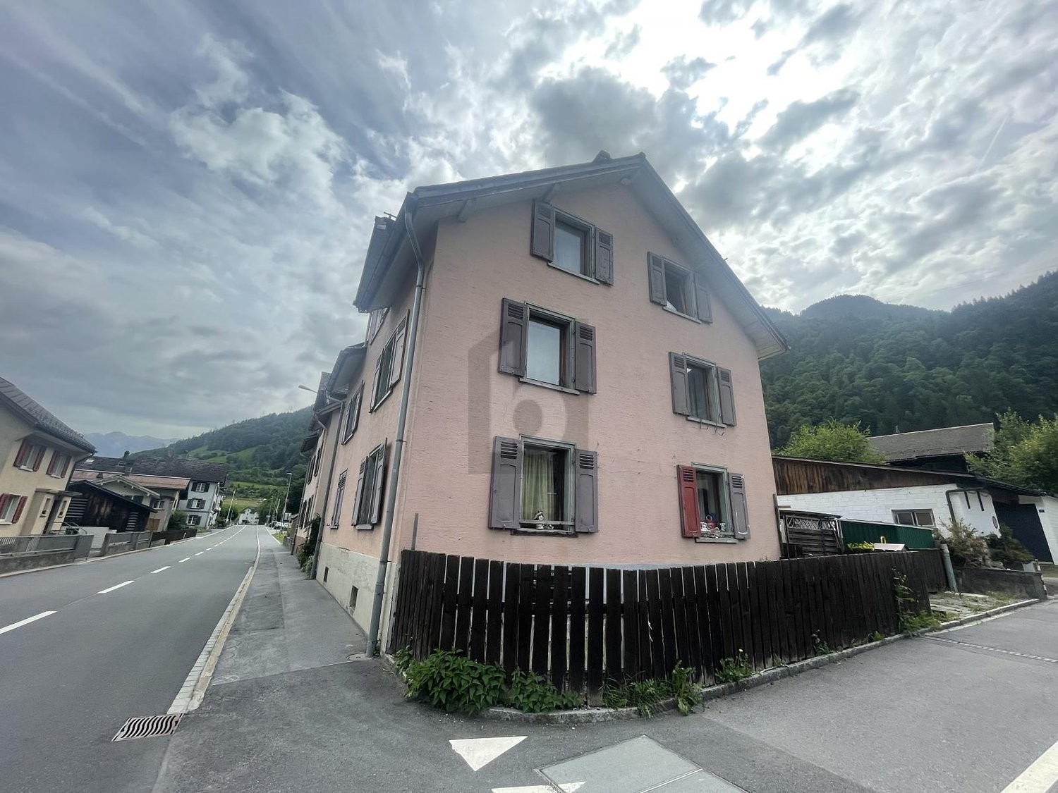 6 ½ rooms multi family house