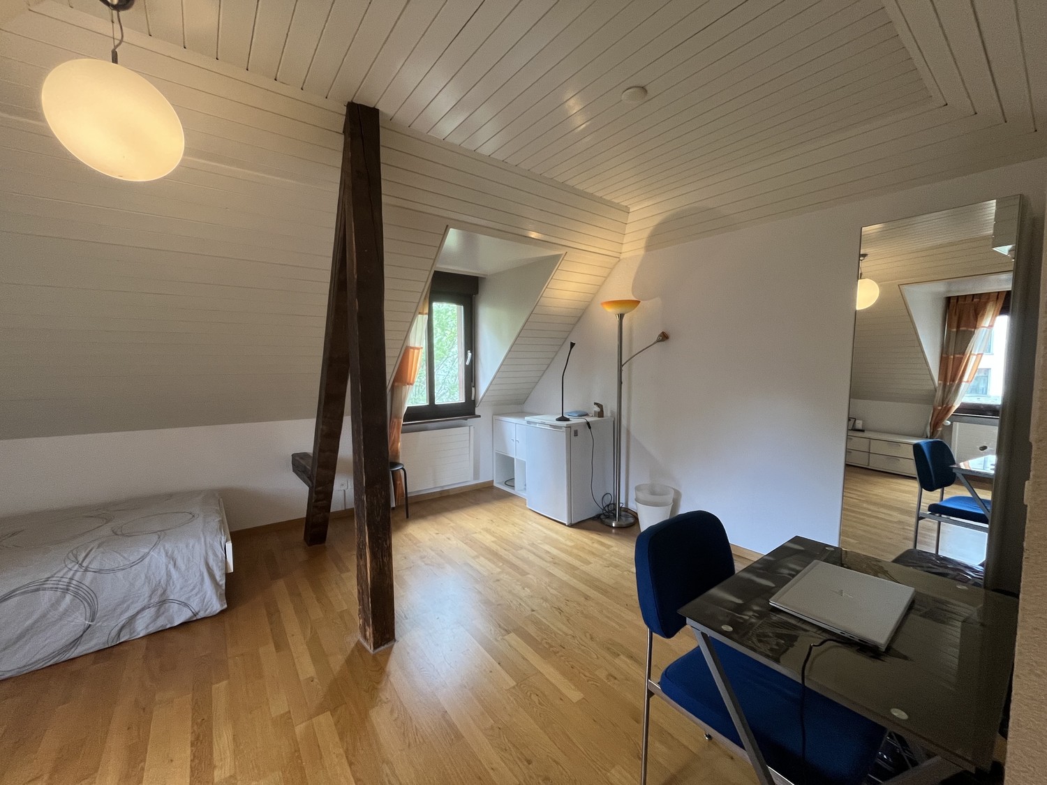 Chambre dans un appartement partagé