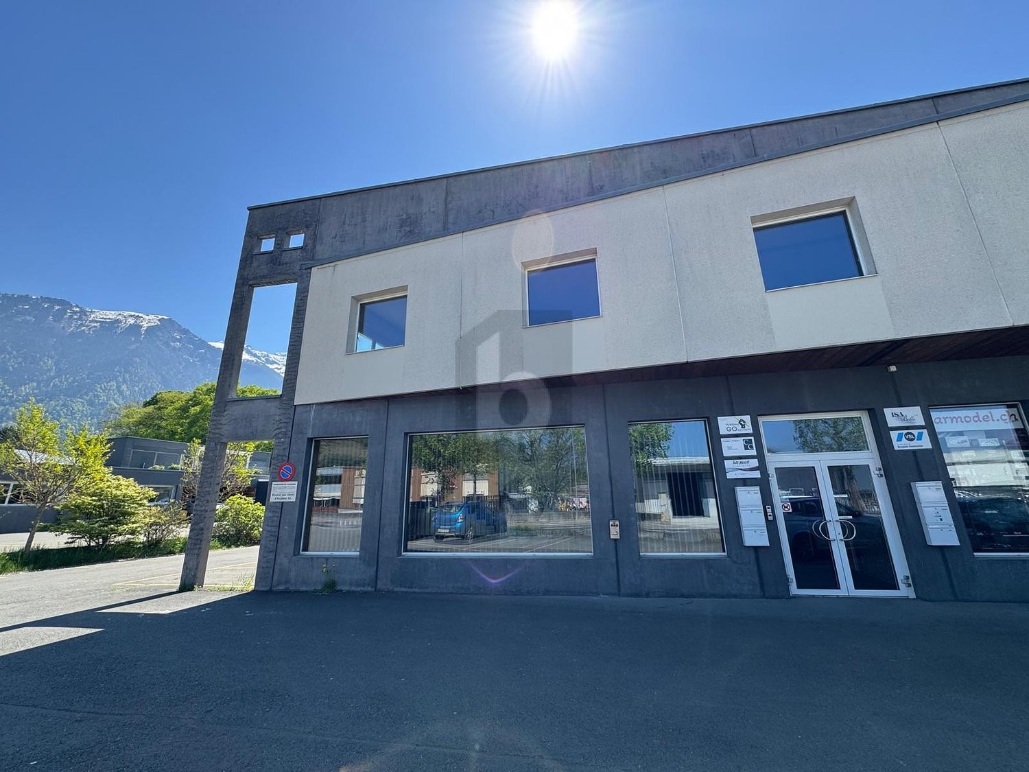 Living / commercial building