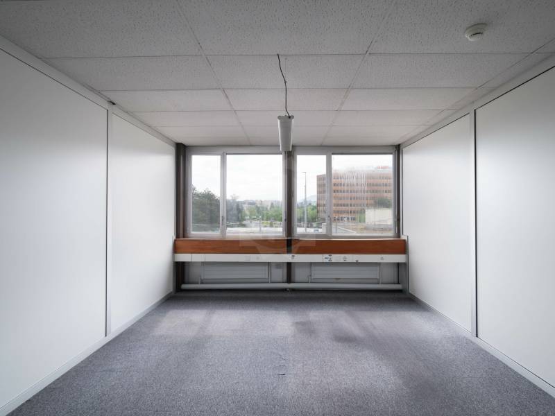 24m² office