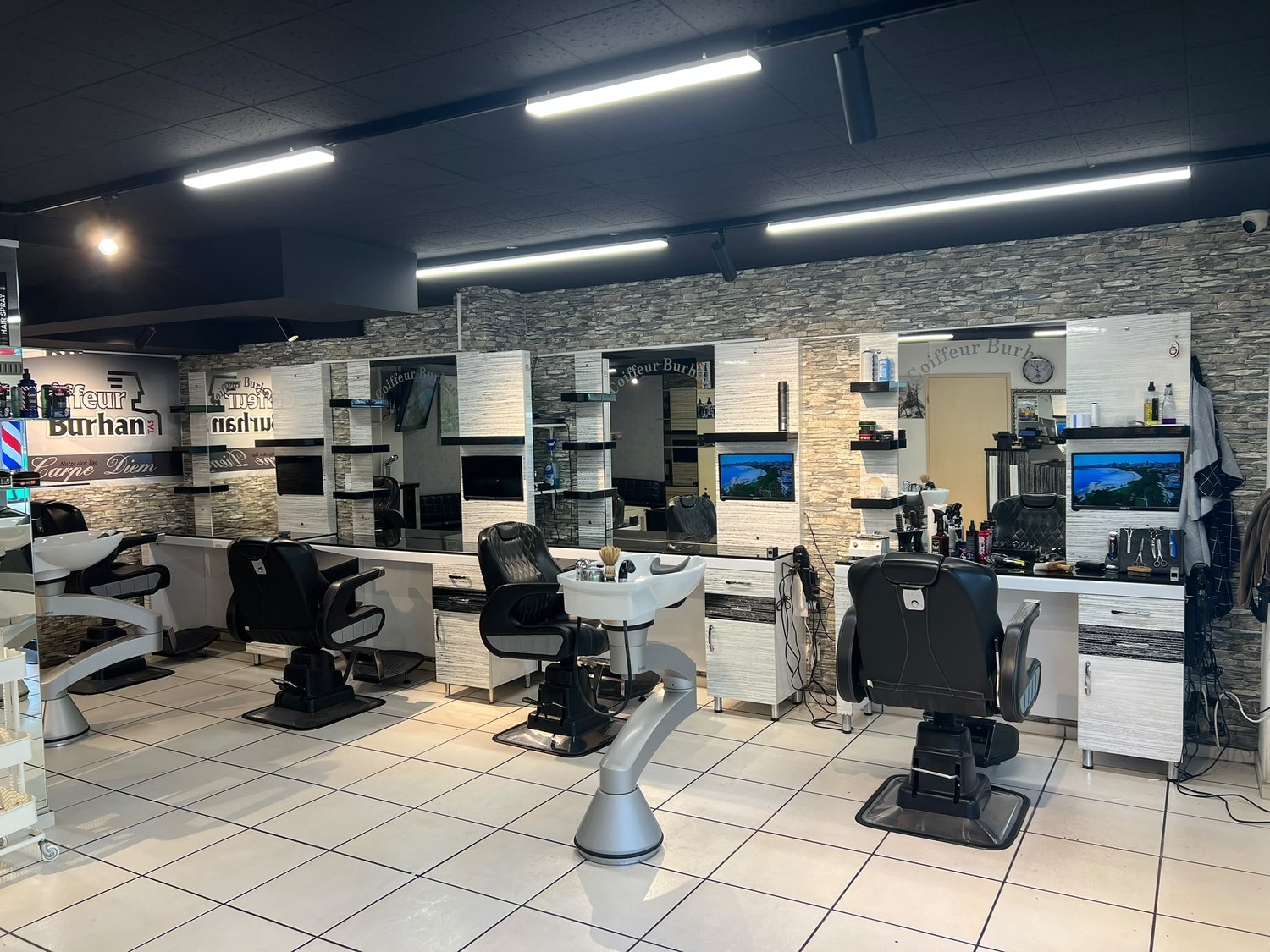 Commercial, Foto 3 von 3