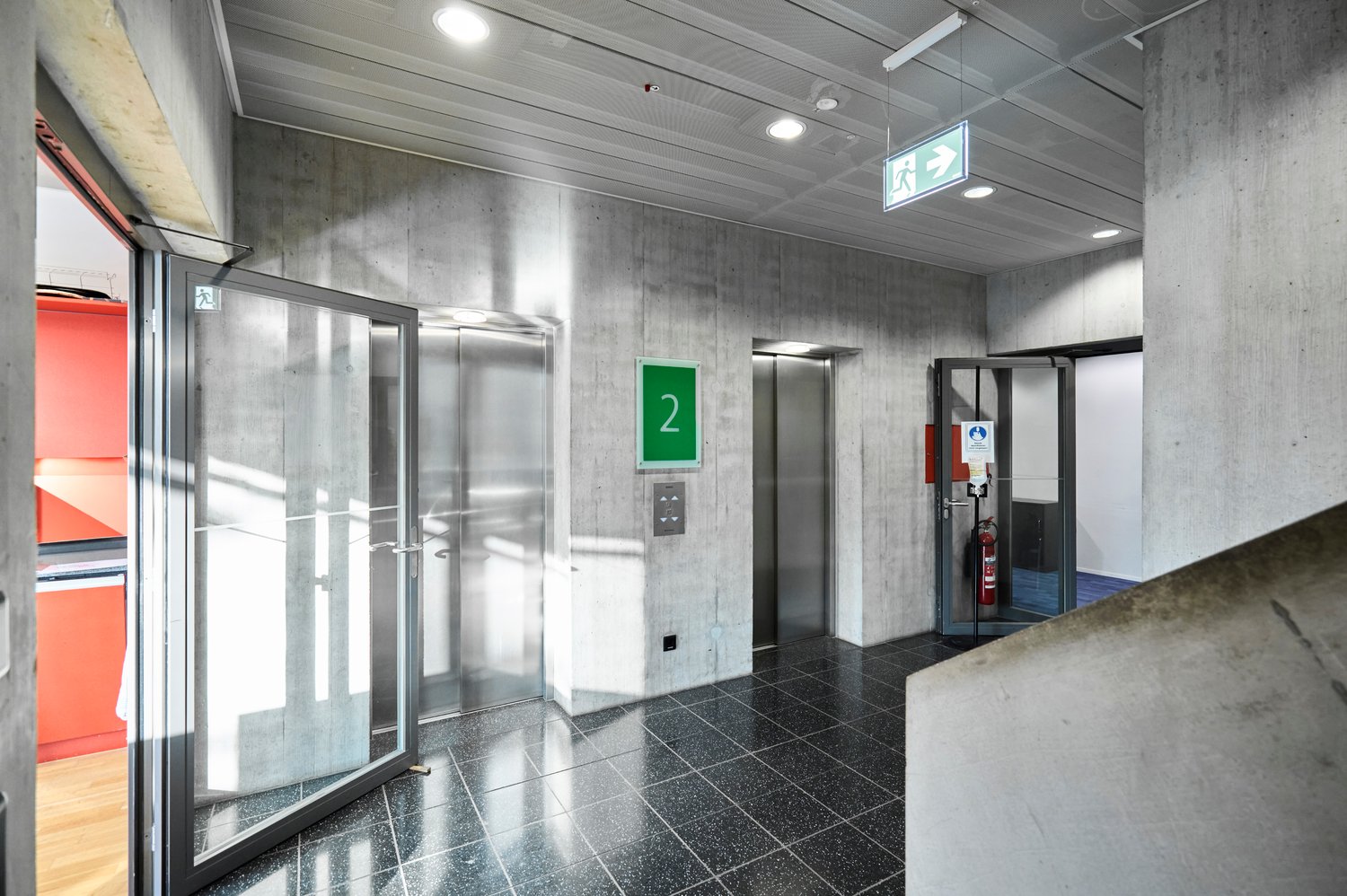 3974m² office