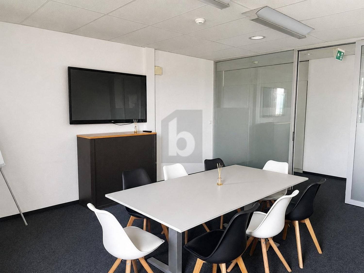 122m² office