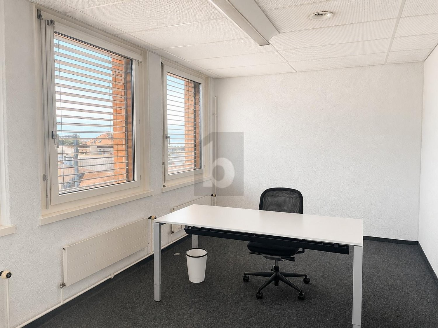 122m² office