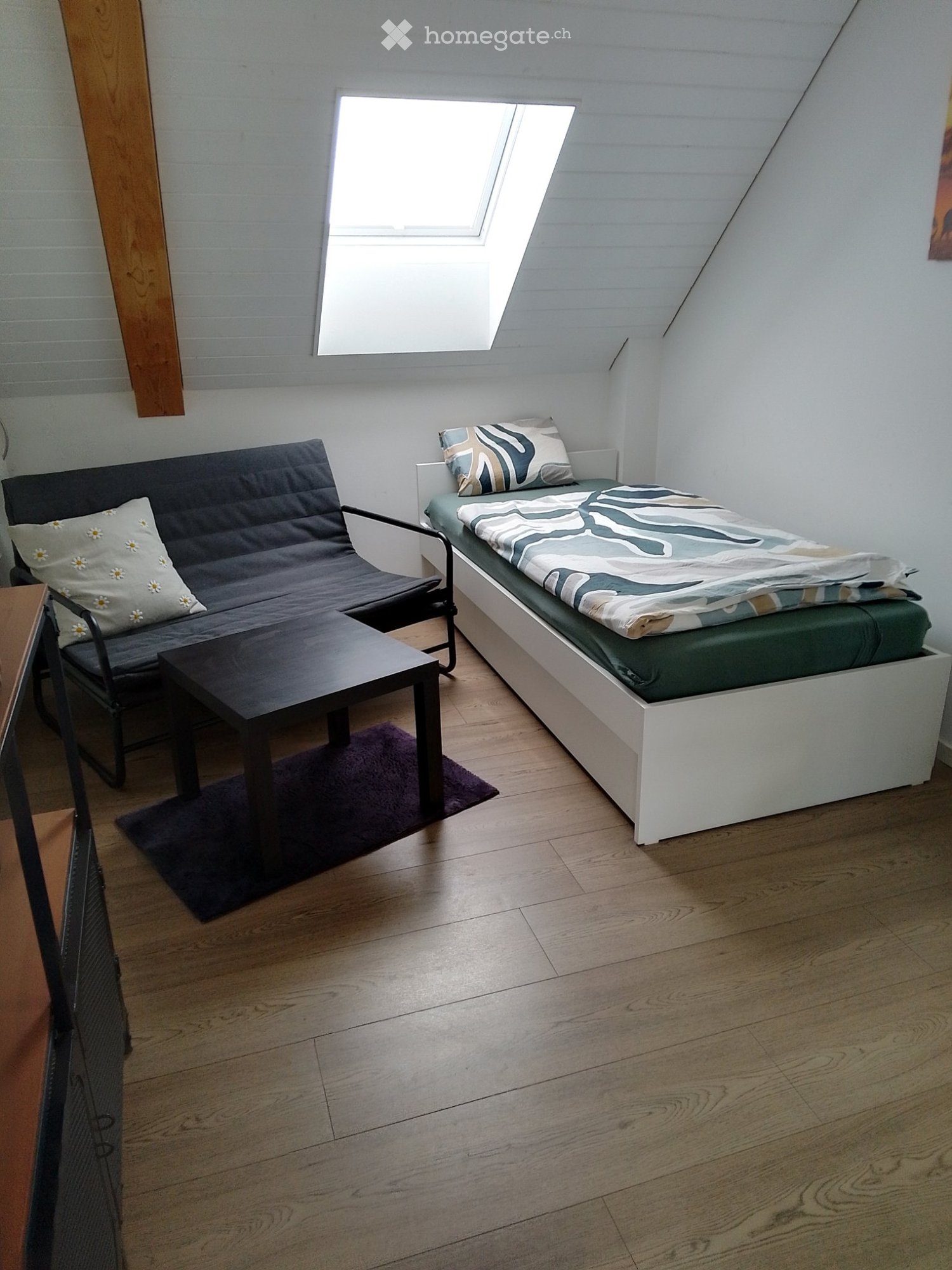 1-Zimmer-Einzelzimmer
Zimmer mit privatem Badezimmer zu vermieten in einem grossen Haus in der Cézille (nach Begnins). TV, WiFi und Kühlschrank im Zimmer. Bushaltestelle in 2 Min. entfernt, nach Gland Gare in 10 Min. Ein Parkplatz vor dem Haus. Küche: Es ist möglich, die Küche zu benutzen (nach Abs, Foto 1 von 4