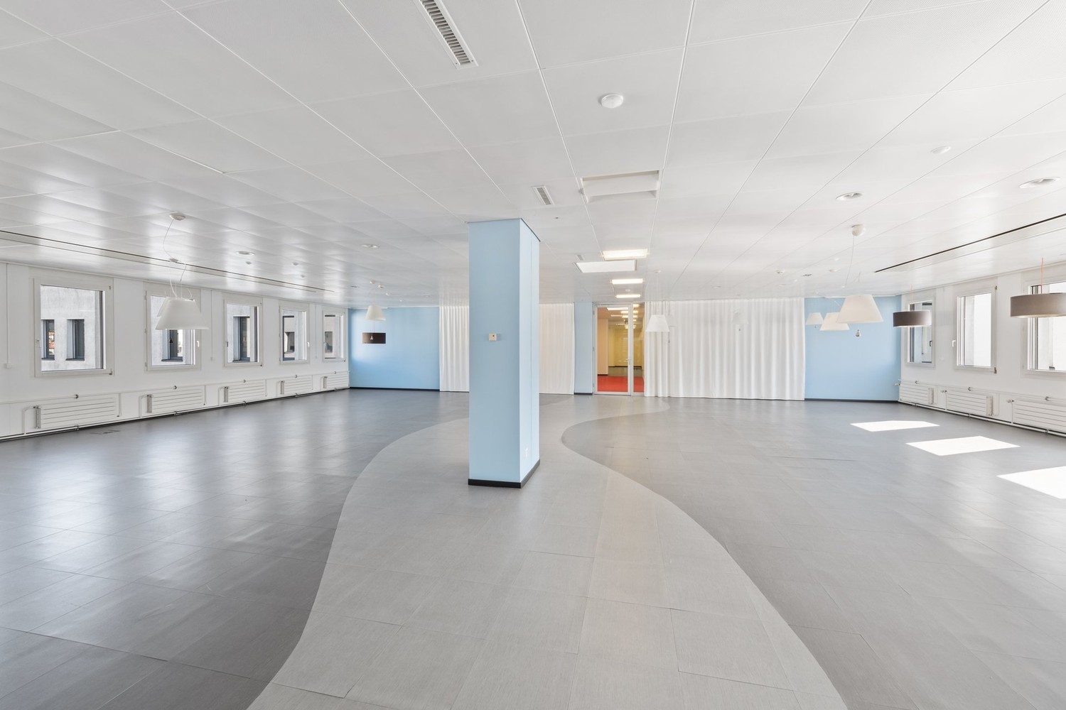 1195m² office