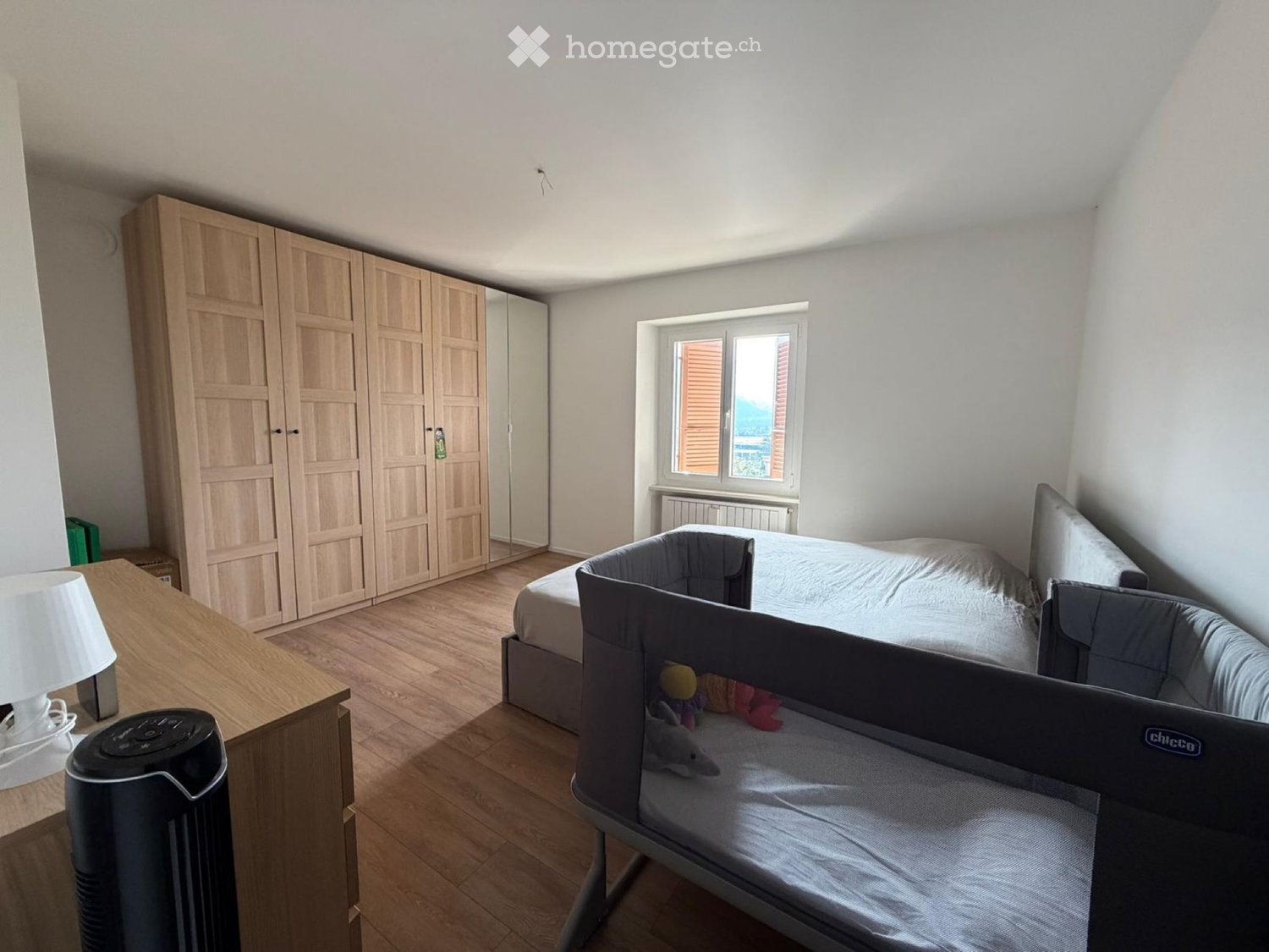 3-Zimmer-Wohnung
Apartment in Serocca(Agno) im zweiten und letzten Stock.
Parkplatz und Keller inklusive, Möglichkeit für eine private Waschmaschine.
Verfügbar ab 1/12/2026