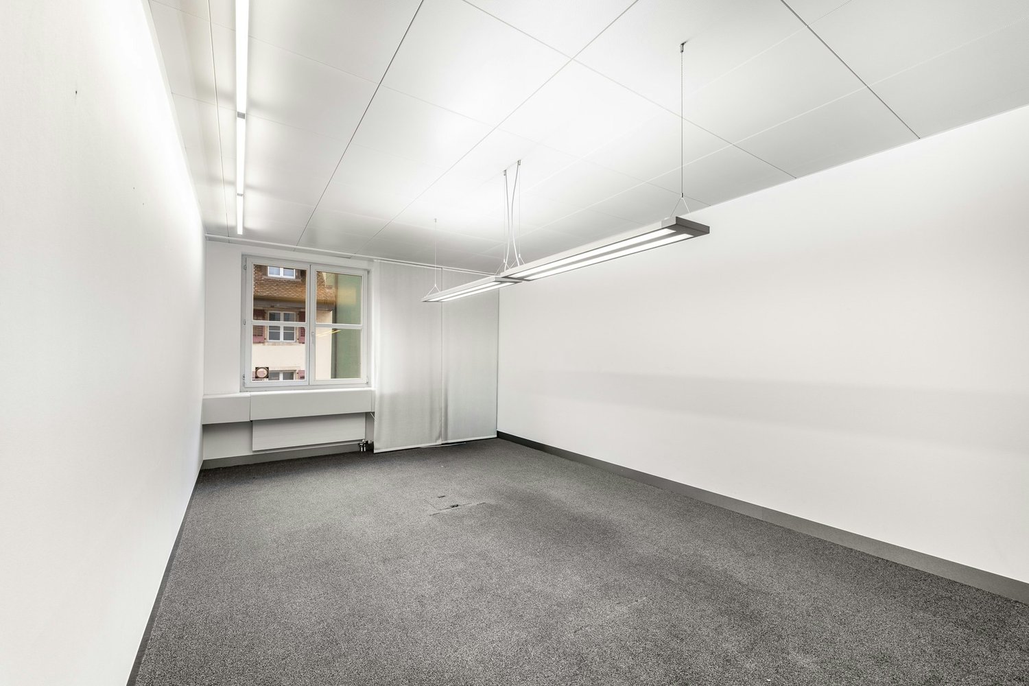100m² office