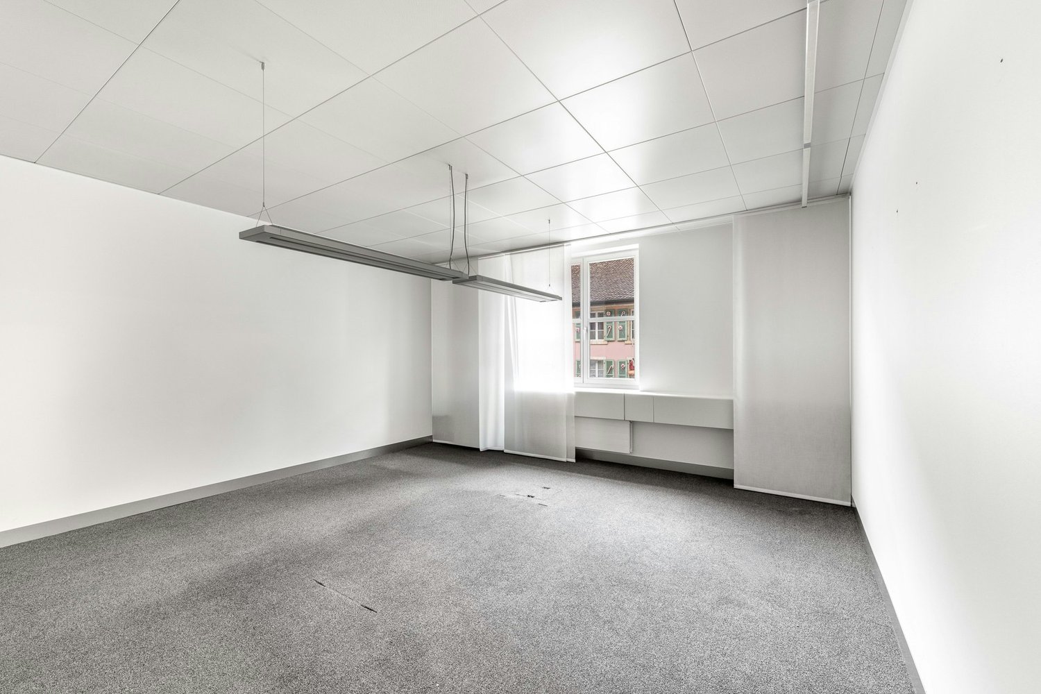 100m² office