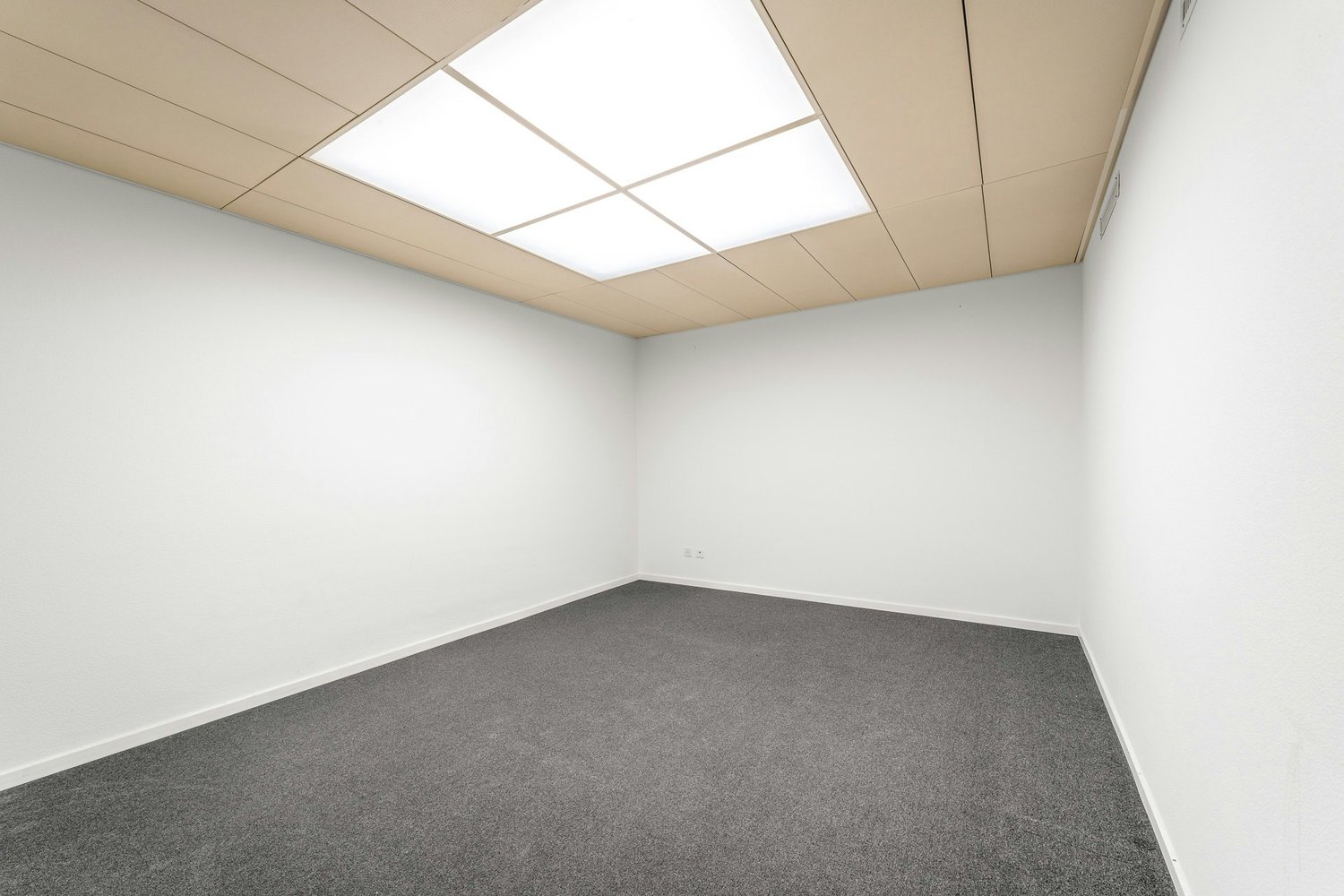 100m² office