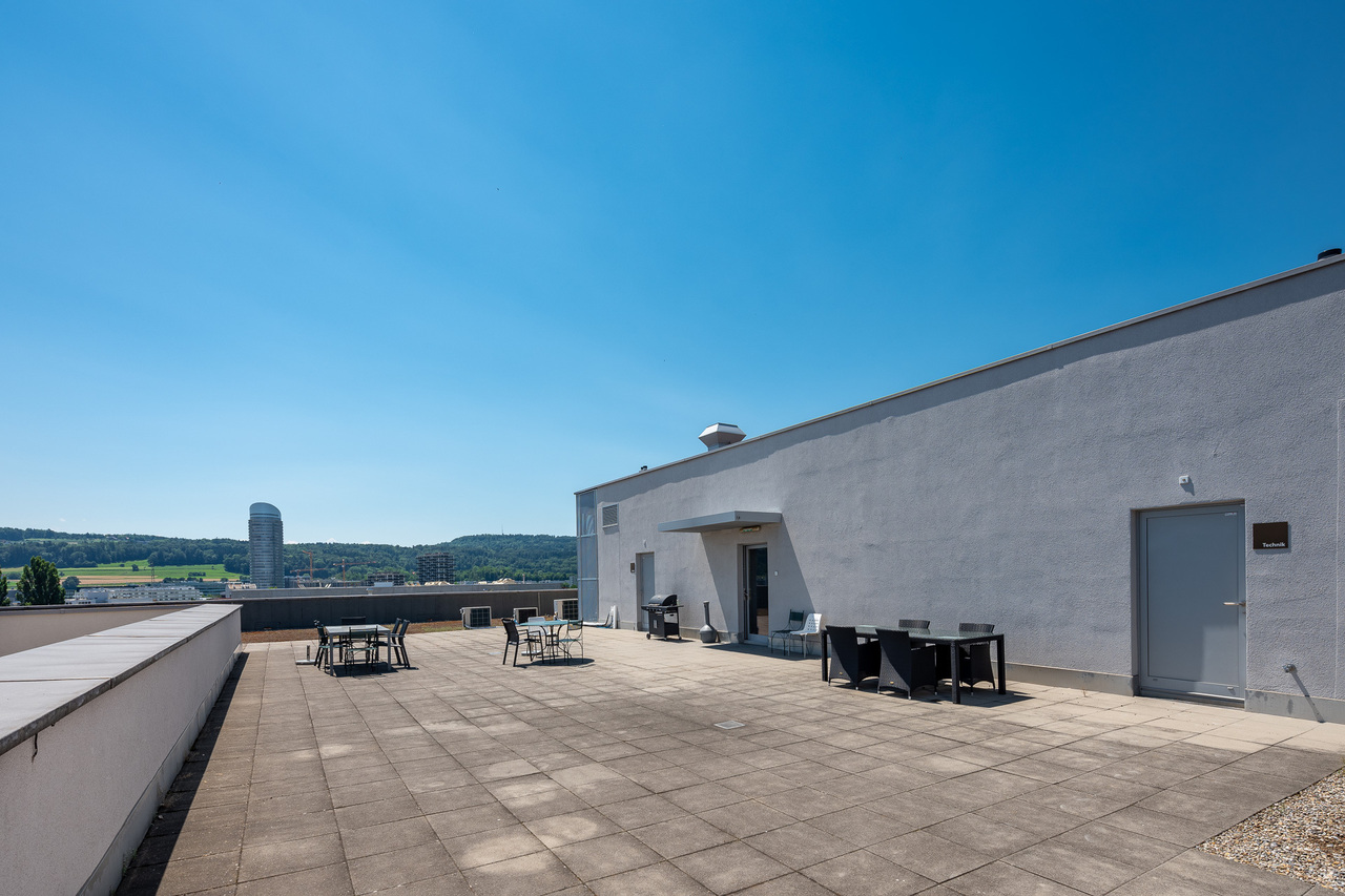 912m² office