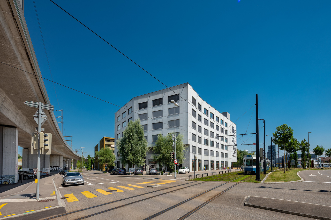 912m² office