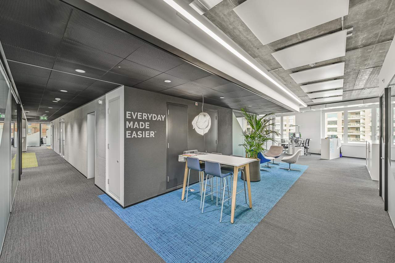 912m² office