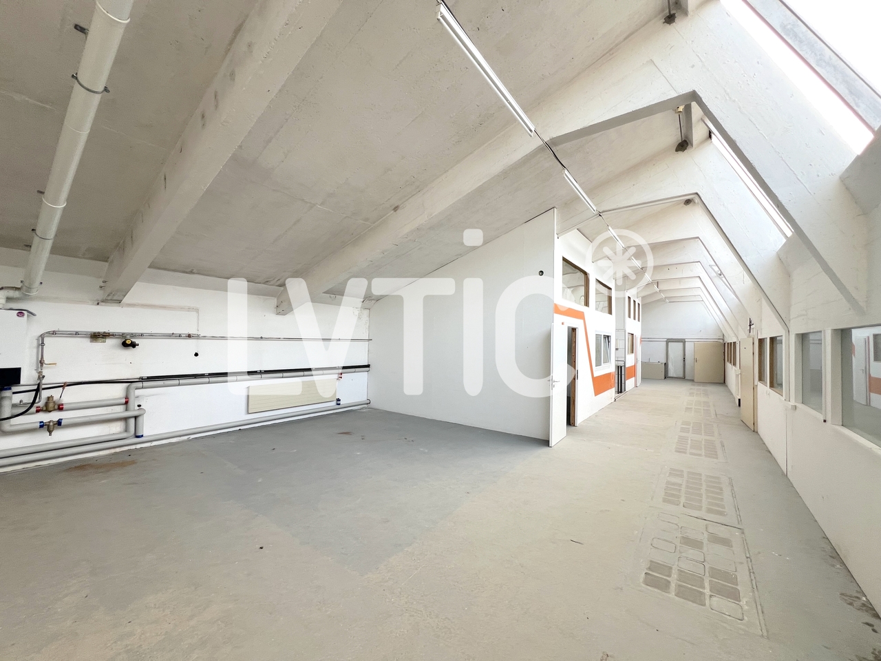 712m² storage room, Foto 2 von 8