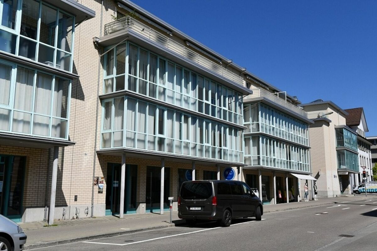 80m² office