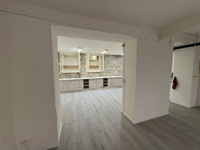 64m² office
