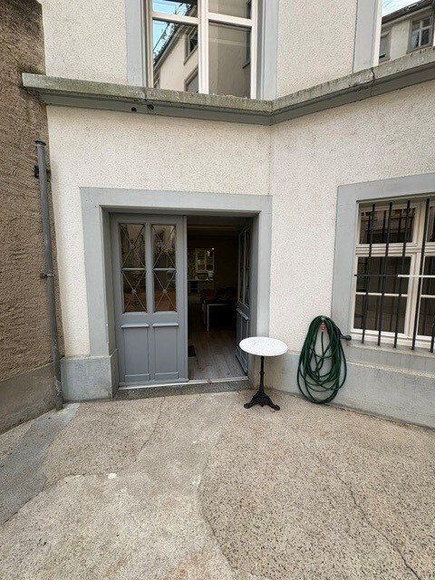 64m² office