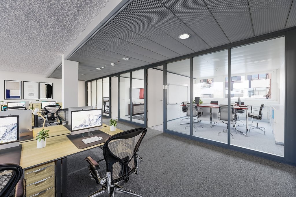 3377m² office, photo 1 of 6