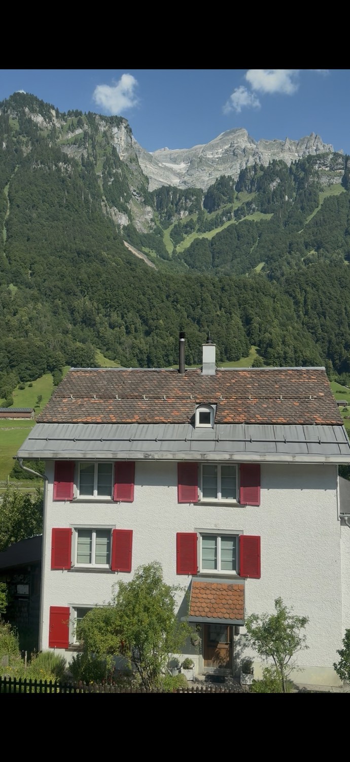 5 rooms apartment