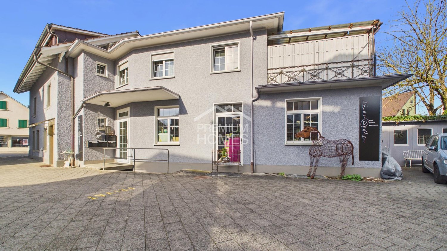 140m² commercial