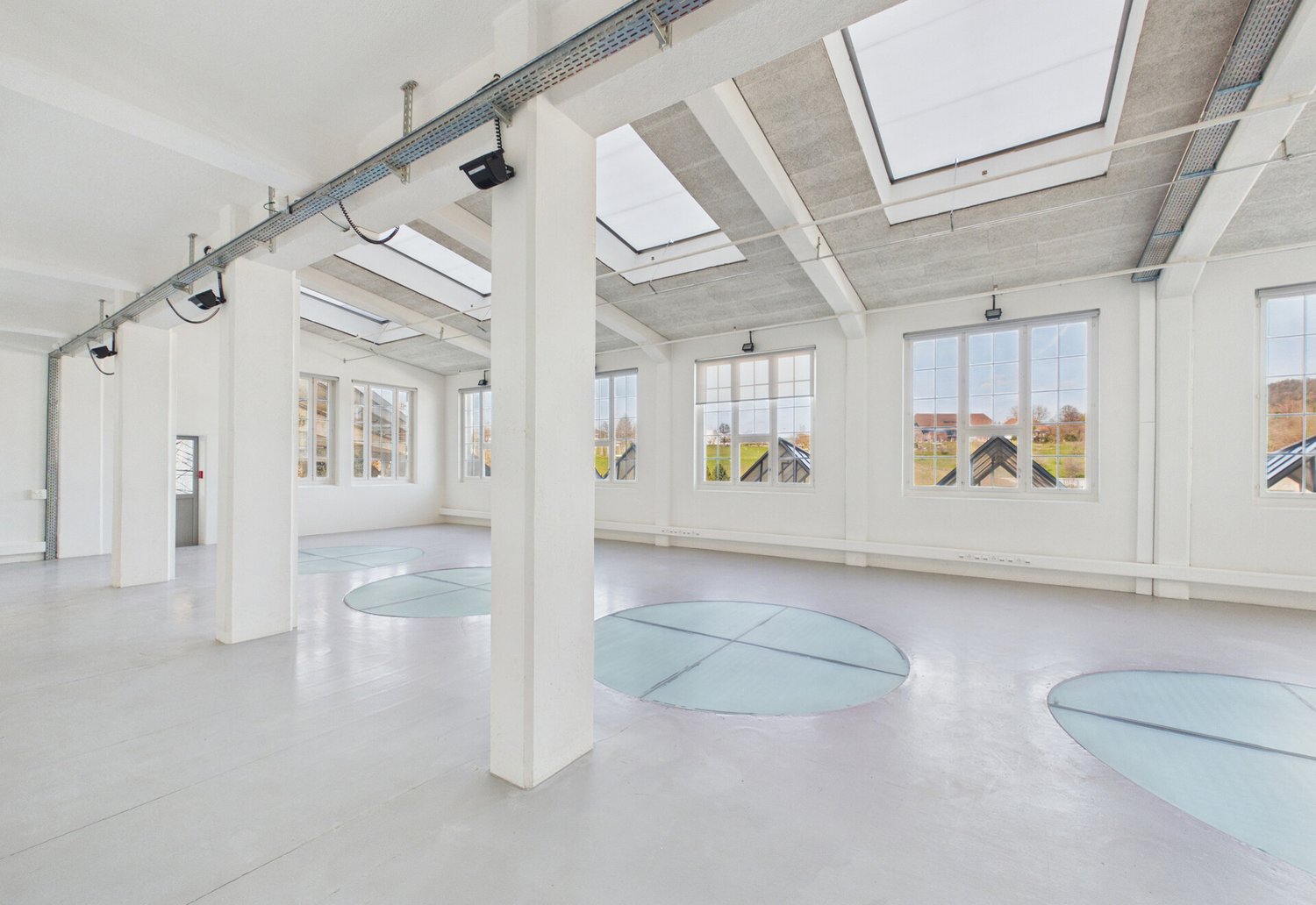 238m² office
