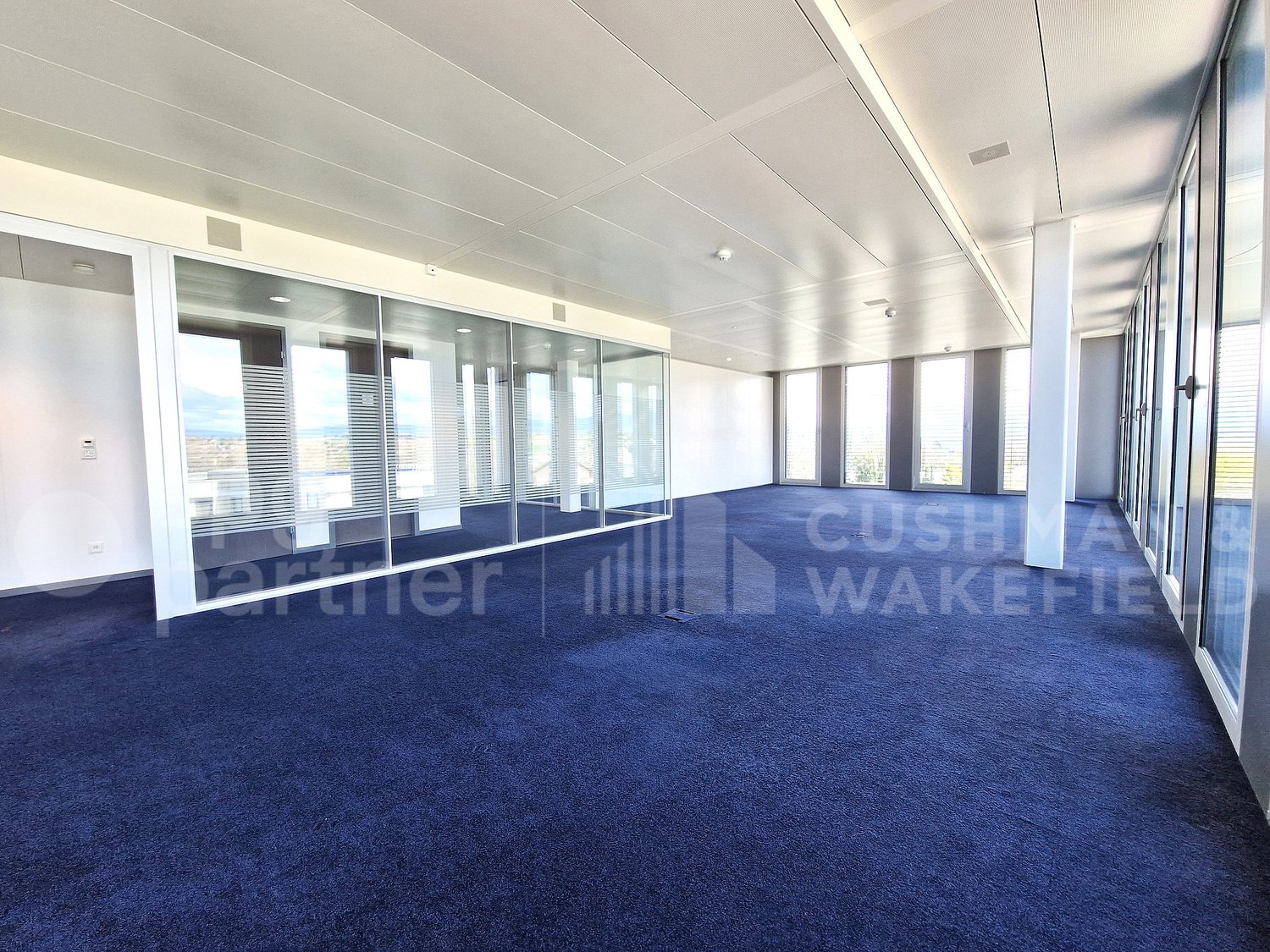 424m² Büro","description":"Bürofläche von 424 m² im 3. Stock in einem Minergie-Gebäude, nur wenige Schritte von der EPFL und der UNIL entfernt, gelegen an der Kantonsstrasse, in unmittelbarer Nähe zum Seeufer und der Venoge:   


  * Perfekt unterhaltene Fläche 
  * Abgeschlossene Büros mit grossen 