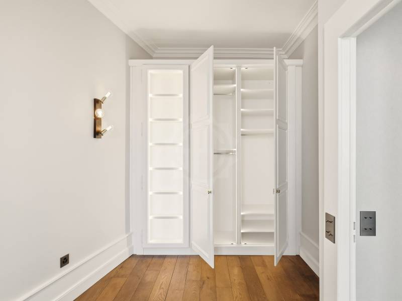 6 rooms apartment