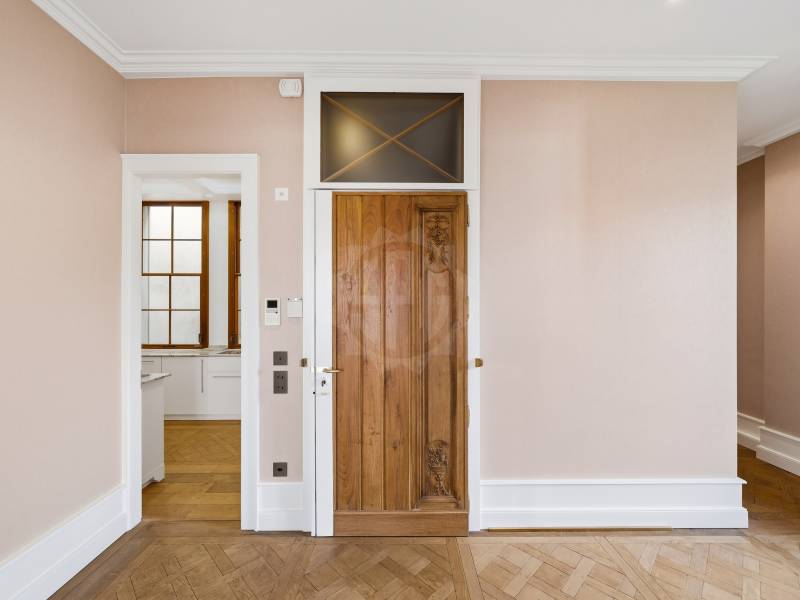 6 rooms apartment