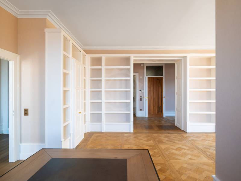 6 rooms apartment