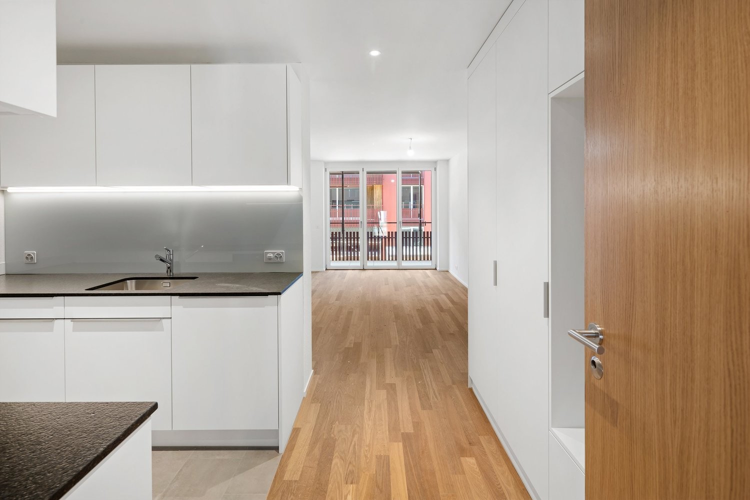 84m² commercial