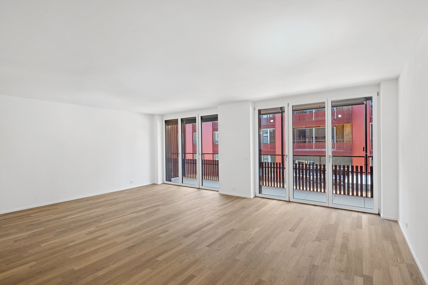 84m² commercial