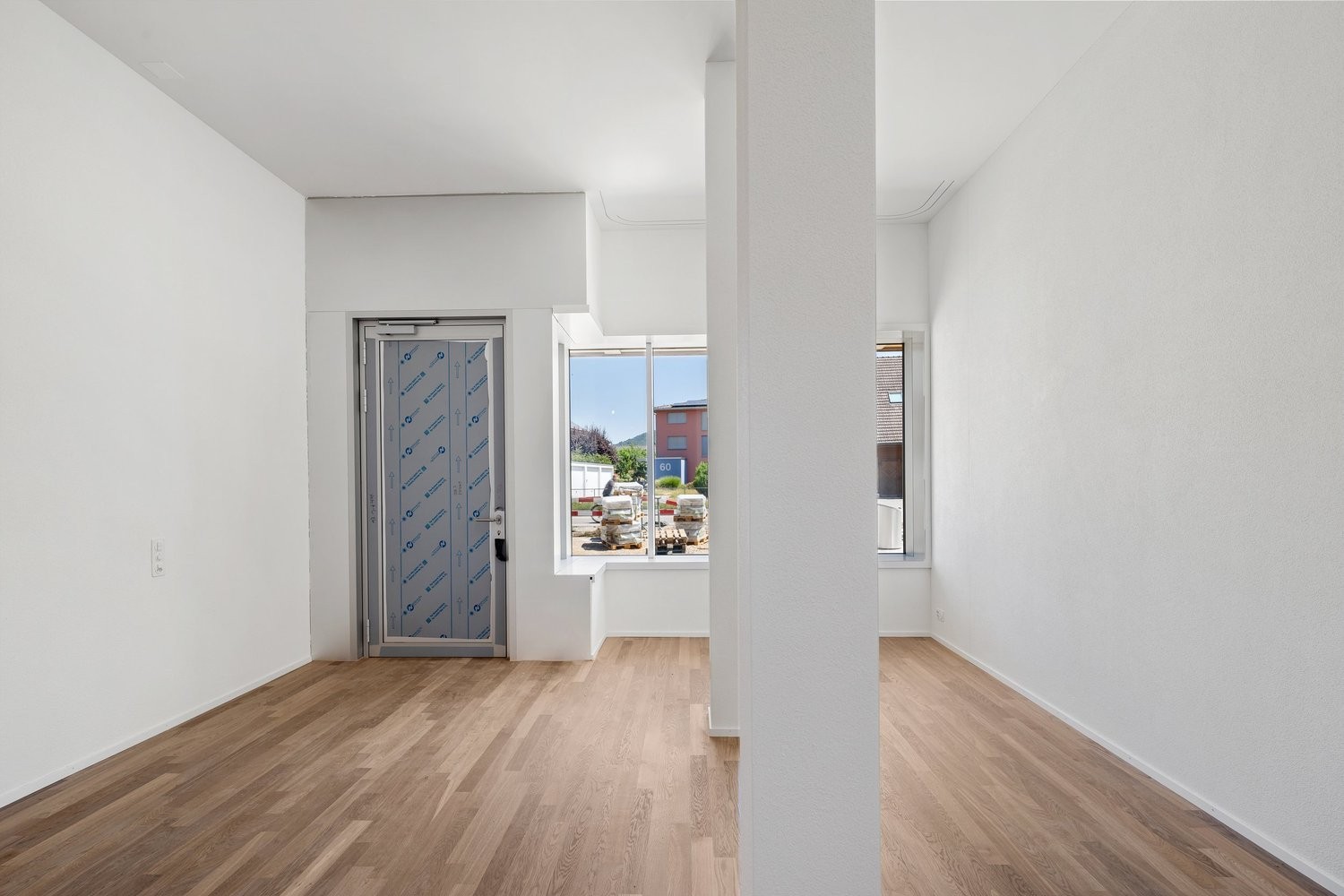 84m² commercial