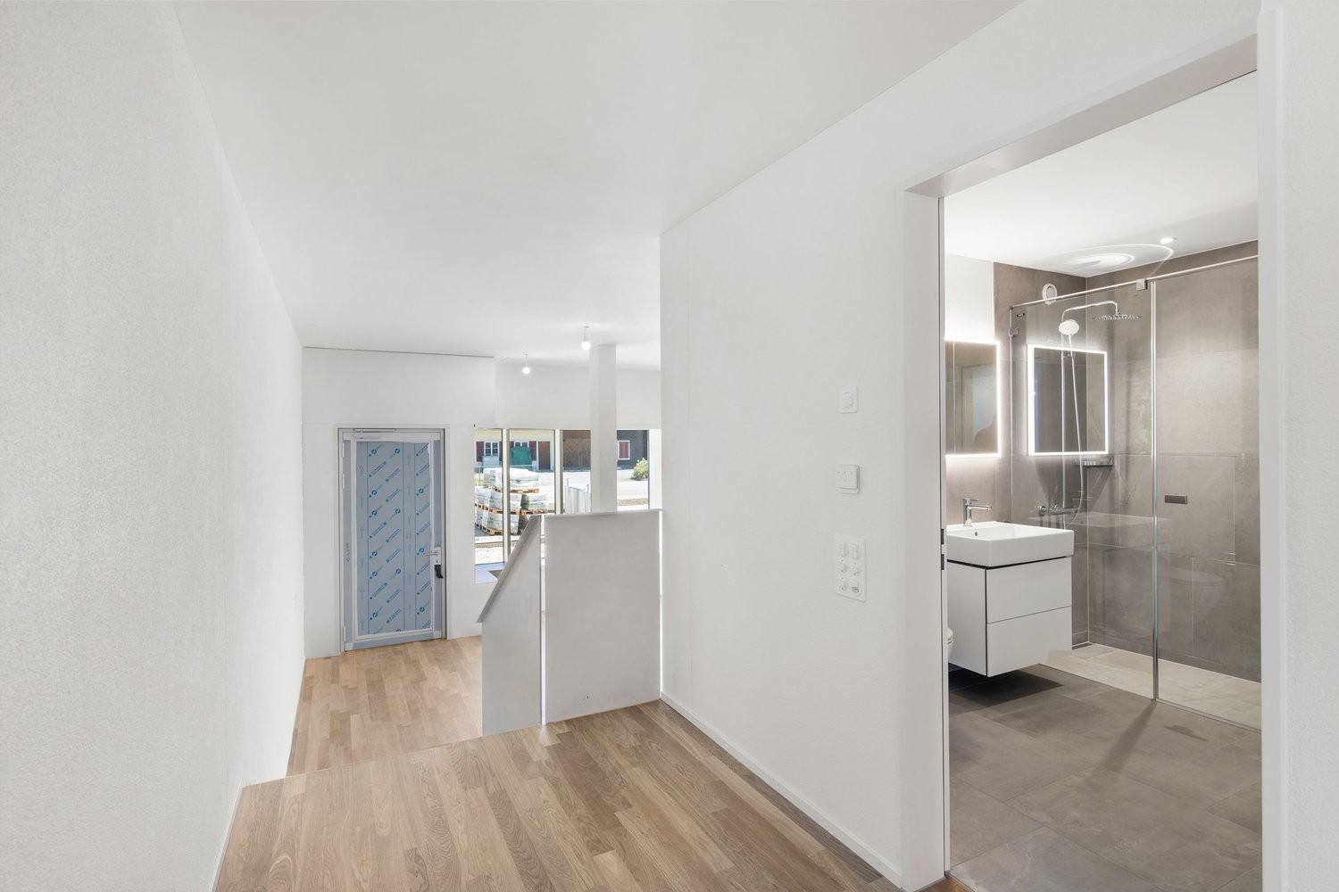 84m² commercial