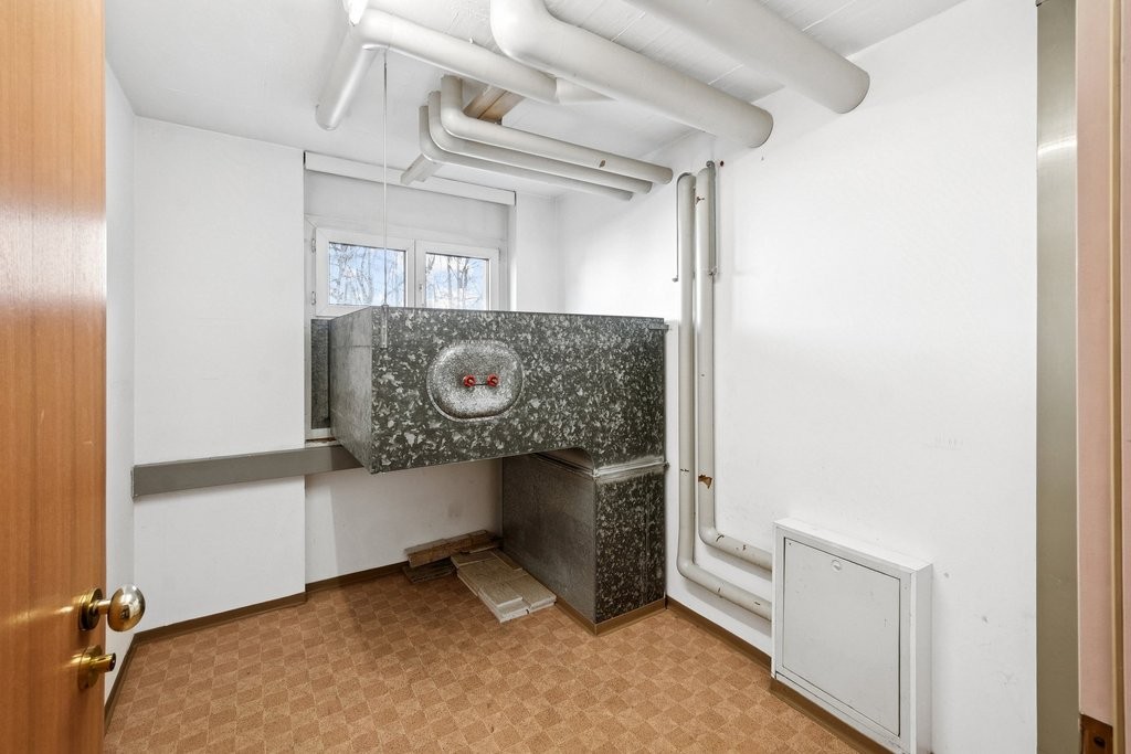 95m² office