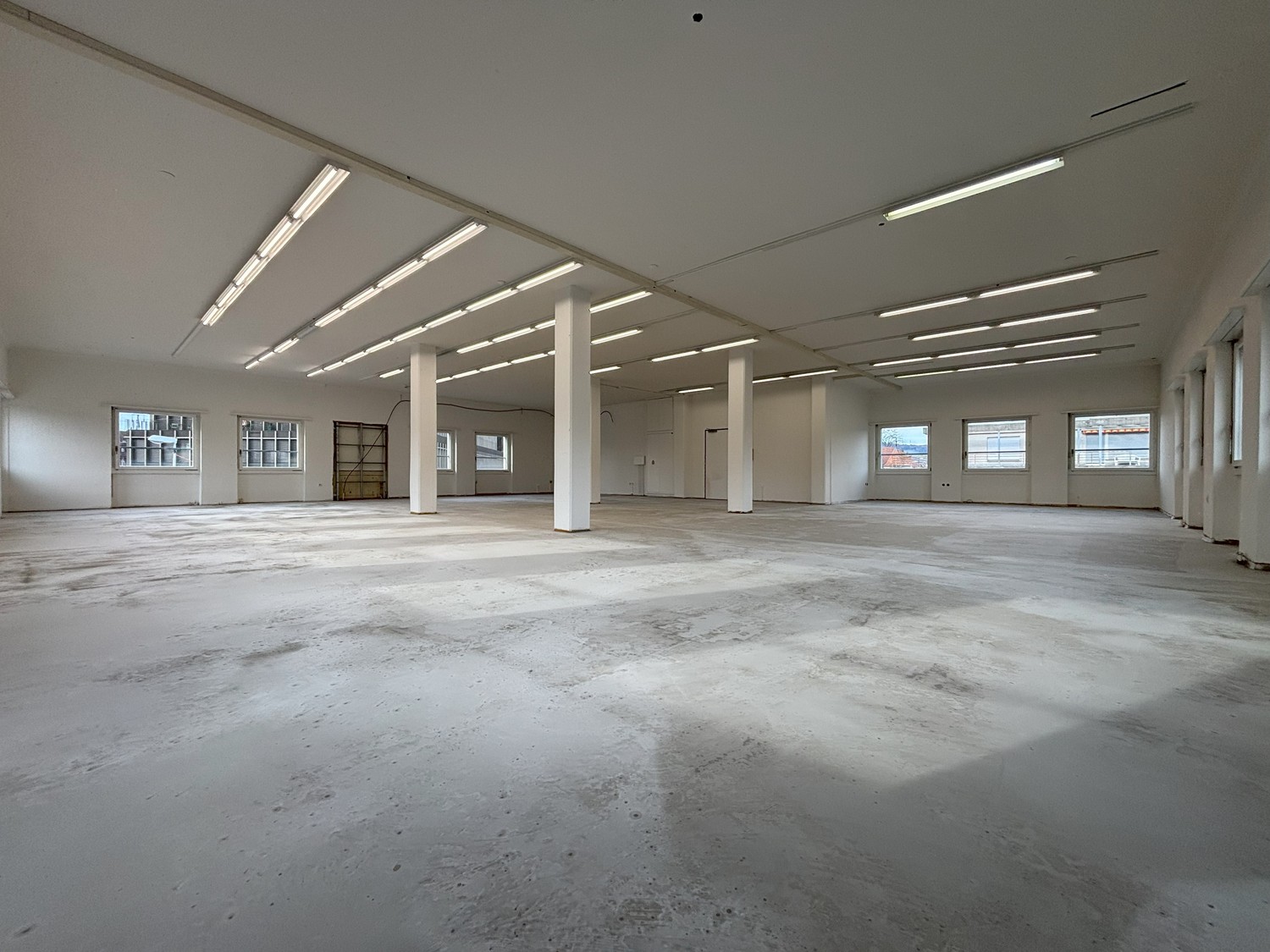 252m² commercial, Foto 1 von 4