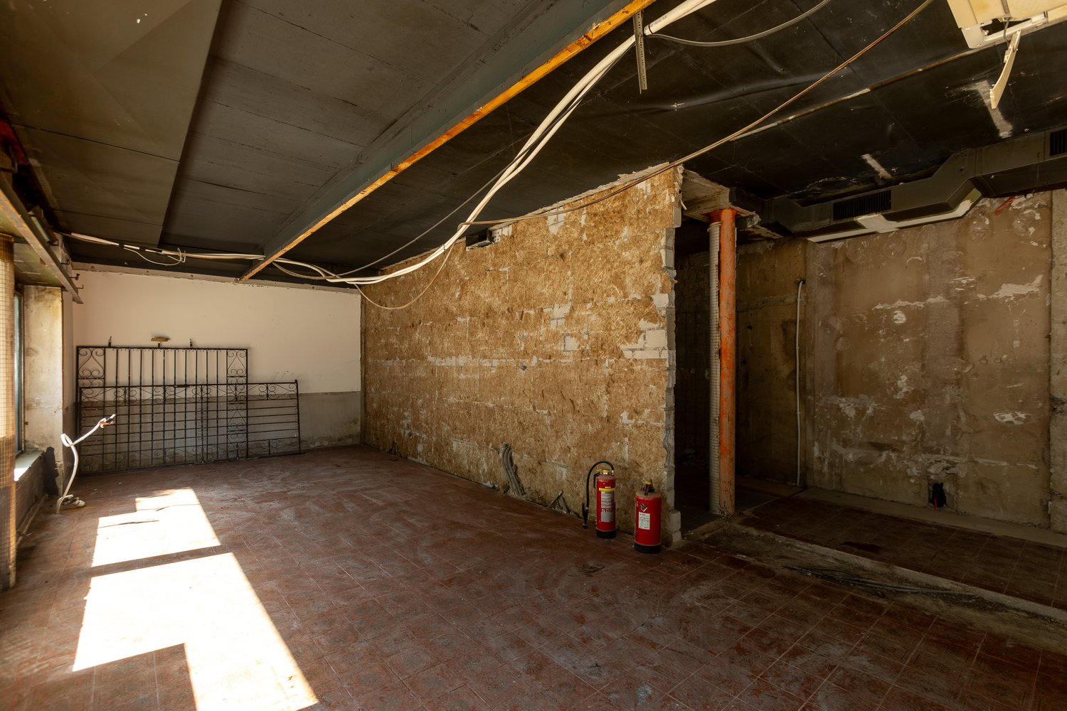 140m² office
