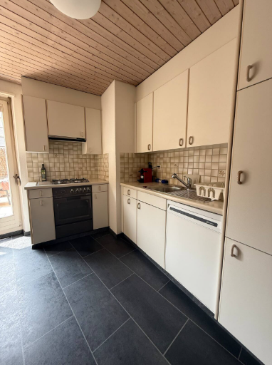 Chambre dans un appartement partagé
