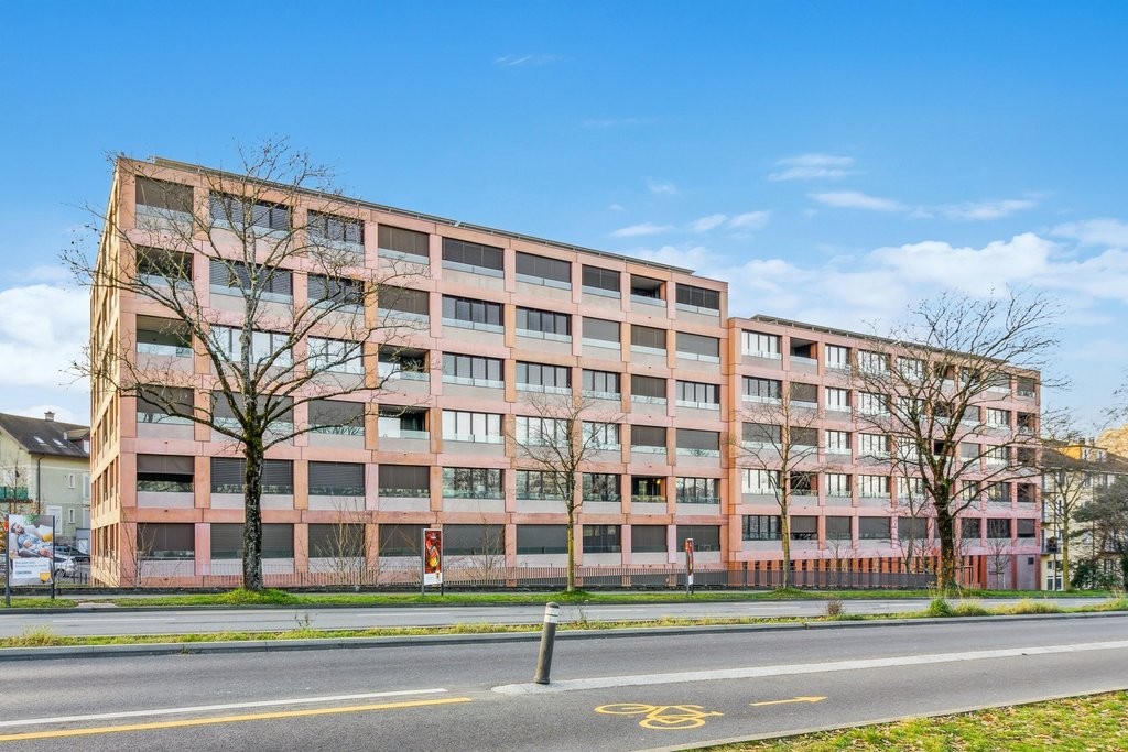 102m² commercial