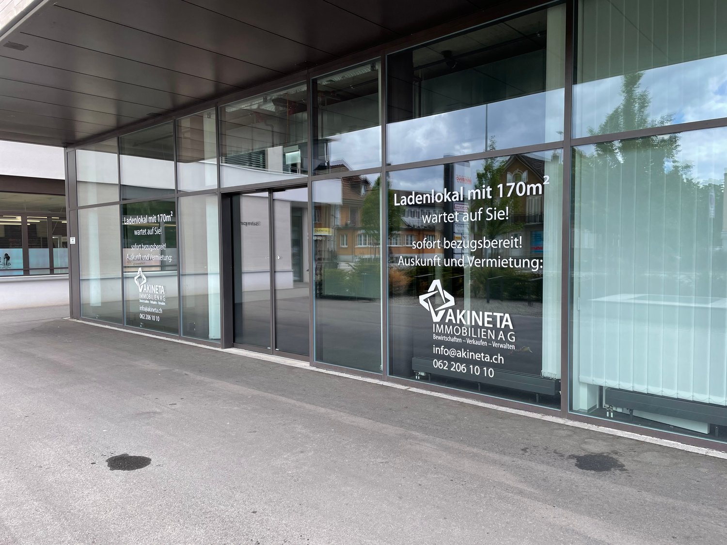 170m² centre commercial, photo 1 sur 9