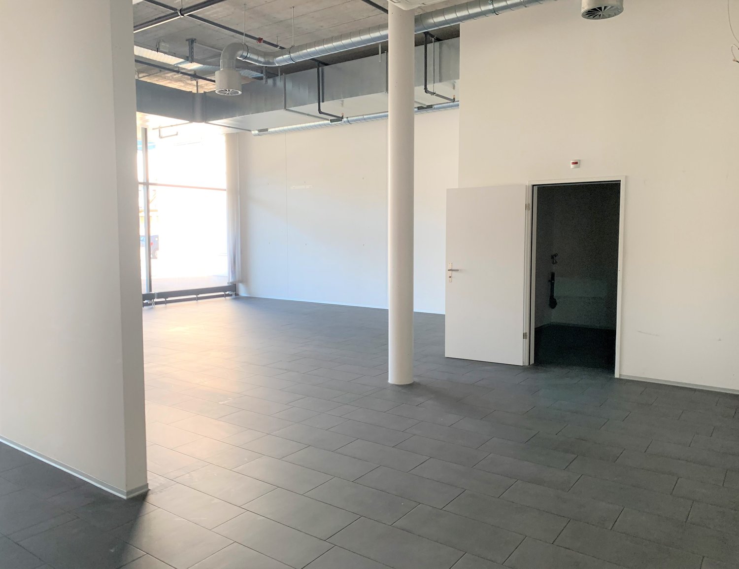 170m² centre commercial, photo 6 sur 9