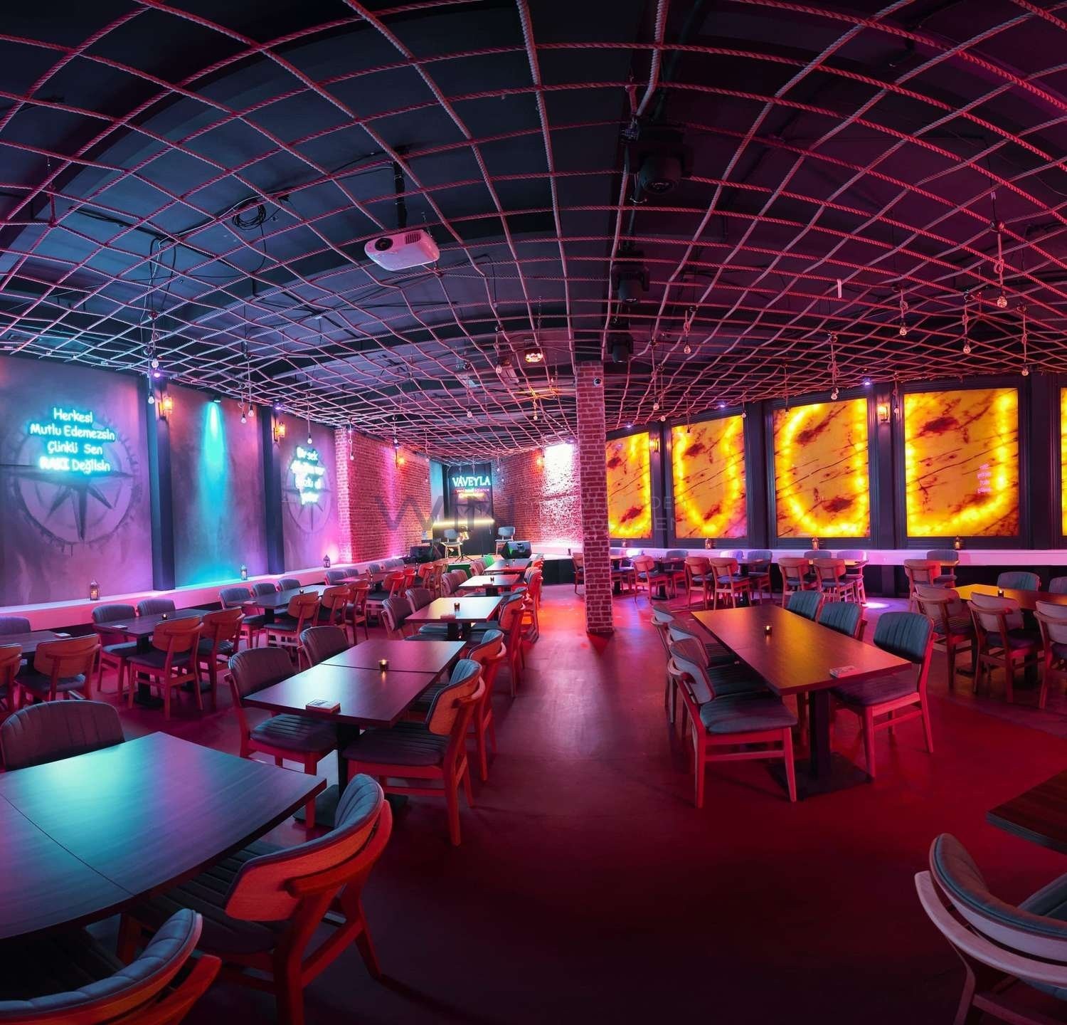 550m² bar, Foto 1 von 8