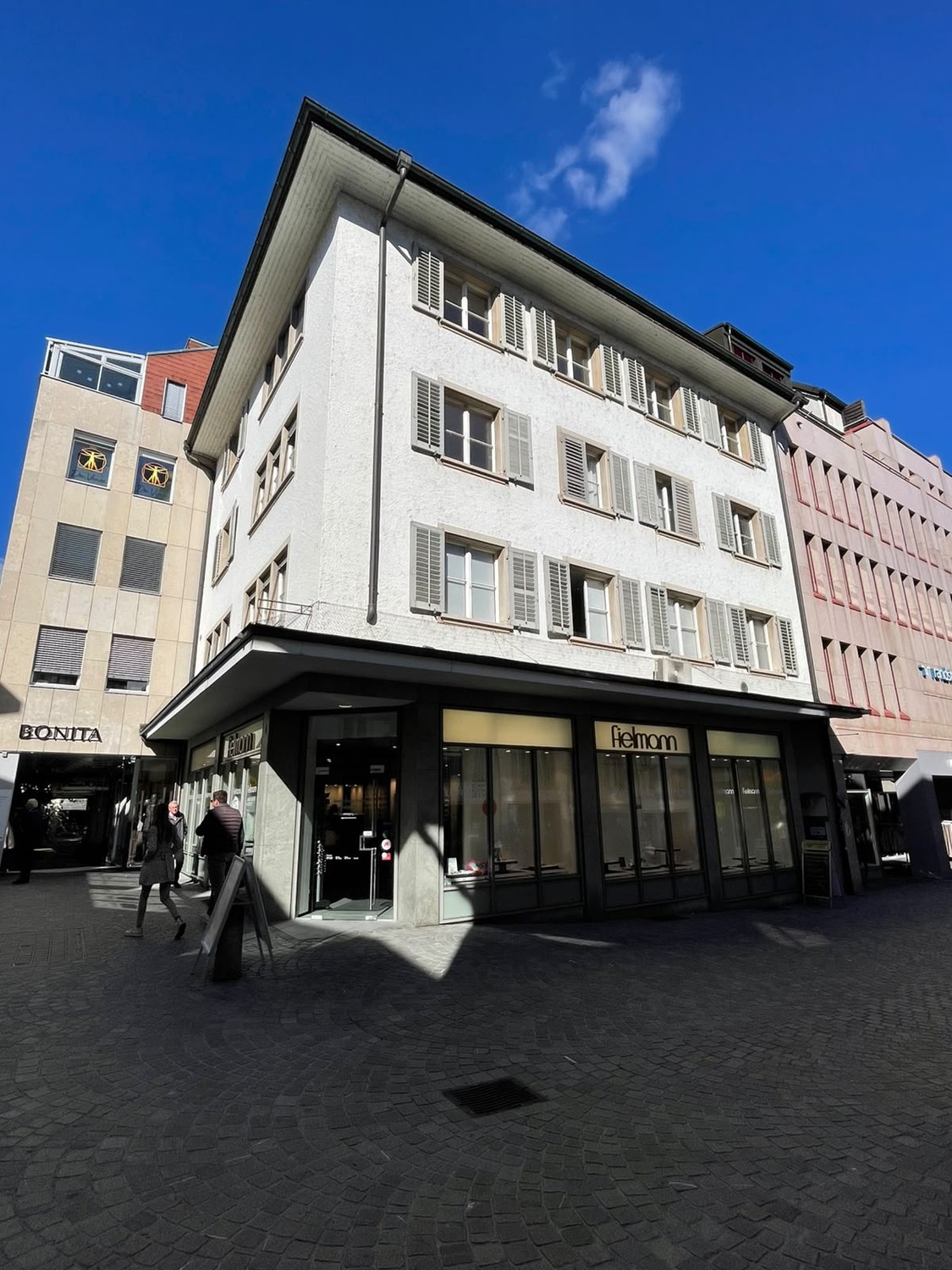 5 rooms apartment